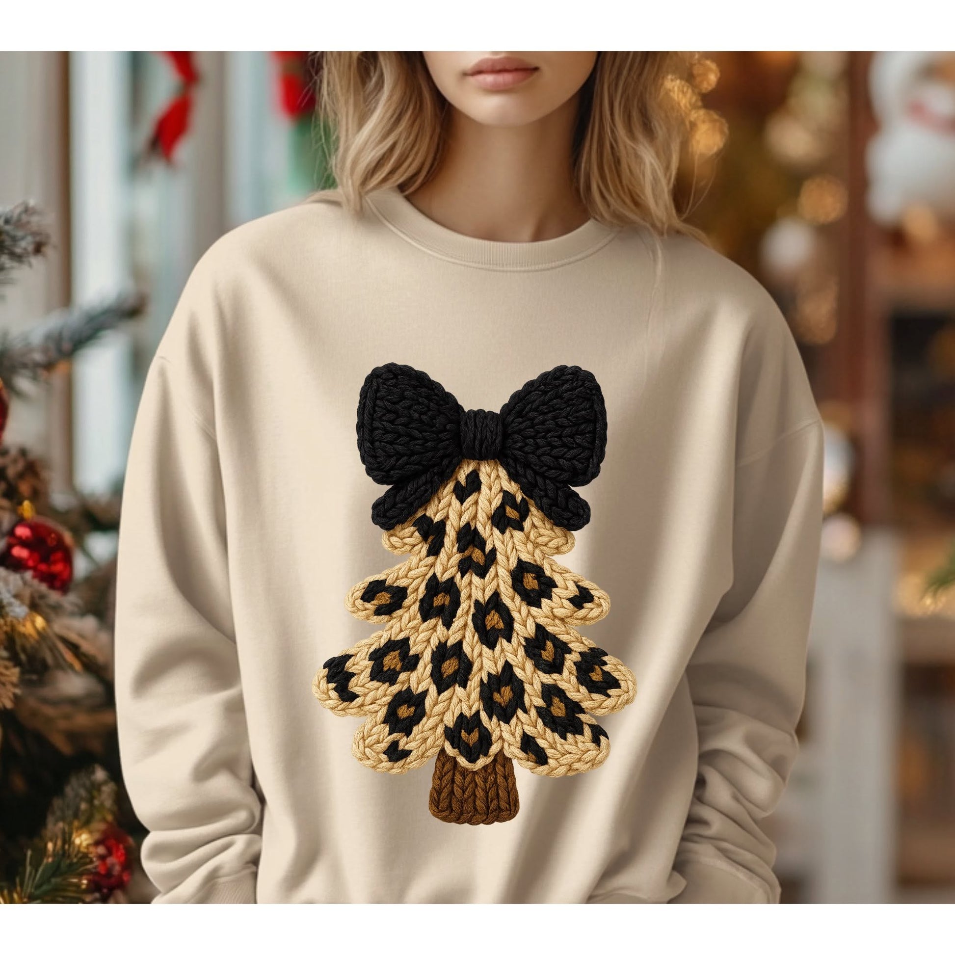 Leopard knit-look Christmas tree with black bow